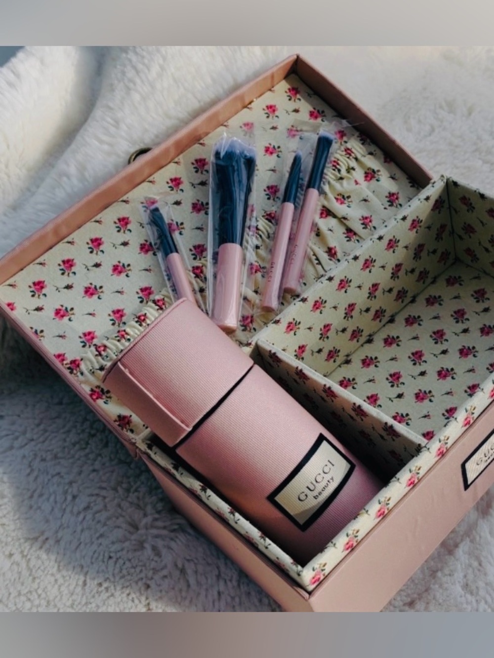 NWT GUCCI Beauty Blush Pink Travel Makeup Brush Set & Cylinder Case